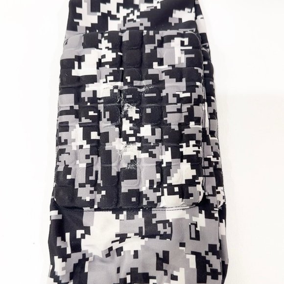 Kids Sports basketball Knee Pads -  Size: 8-9 boys - 3 pairs - Picture 4 of 9